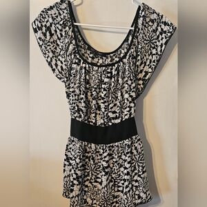 Violet & Claire Monochrome Floral Top